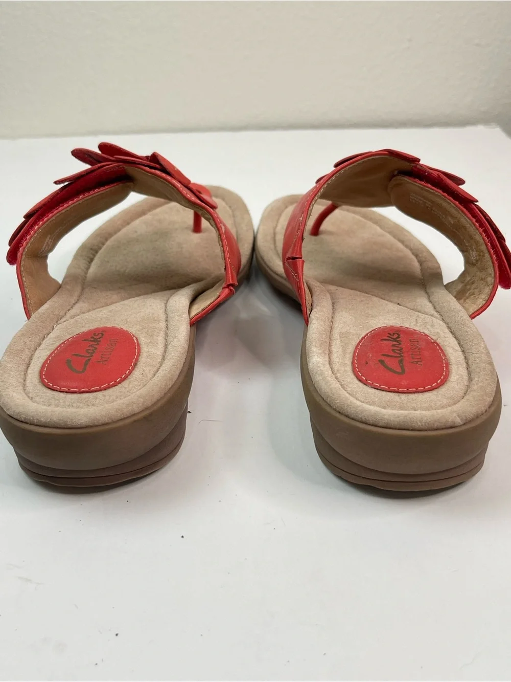 Clarks Brynn Coral Red Leather Floral Thong Sandals Flip Flops Women's SIZE 10 M